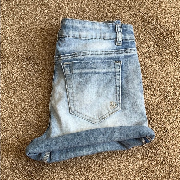 Light Wash Indigo Rein Shorts - Picture 2 of 4